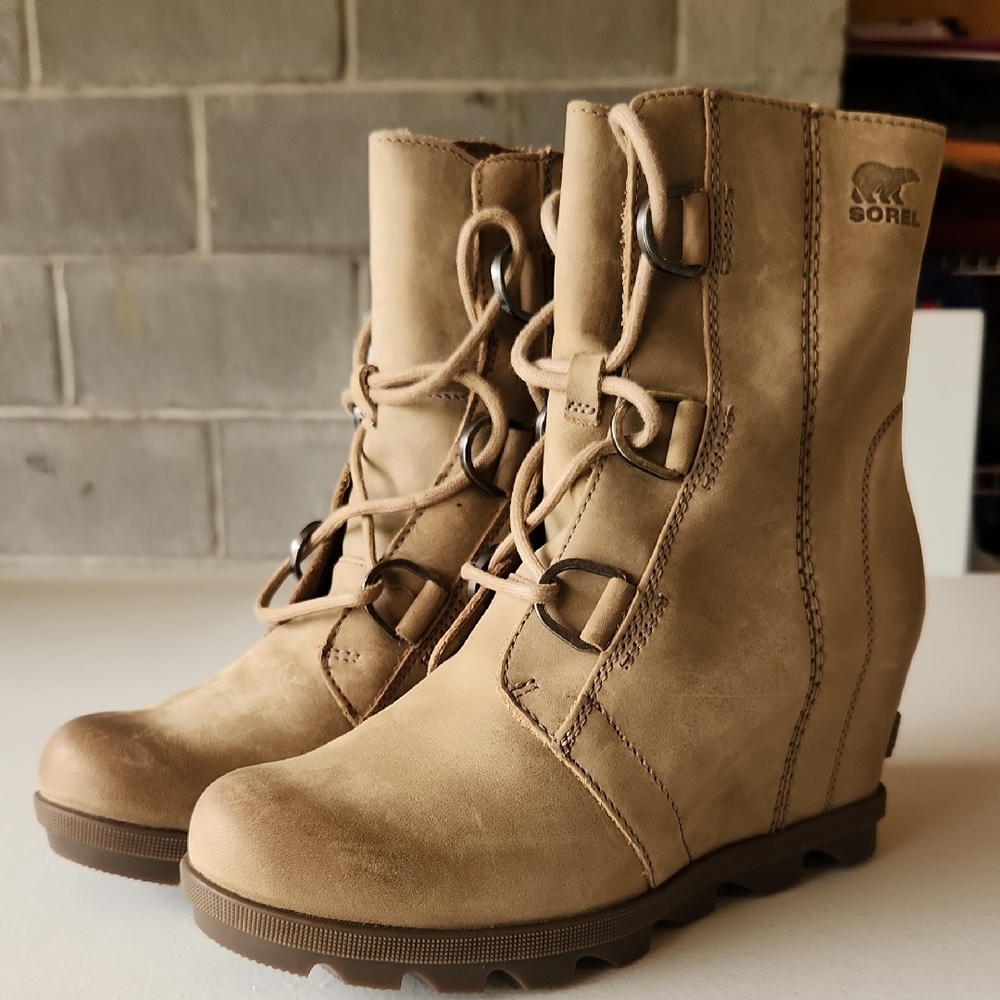 Sorel Tan Lace Up Boots with Durable Sole. New Without Tags. Never Worn